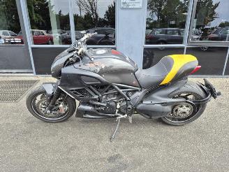 Vrakbiler auto Ducati Diavel CARBON ABS 100 CV 2012/5