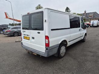 krockskadad bil bedrijf Ford Transit 2.2 TDCi Dubbelcabina 2011/10