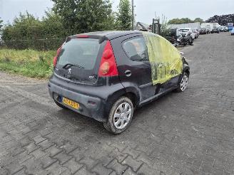Vrakbiler auto Peugeot 107 1.0 2010/3