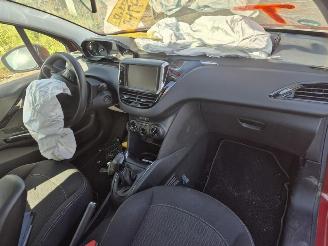 Peugeot 208 1.2 Vti picture 5