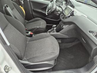 Peugeot 208 1.2 Vti picture 11