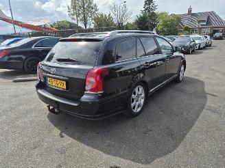 Vaurioauto  passenger cars Toyota Avensis Wagon 2.0 16v 2006/9