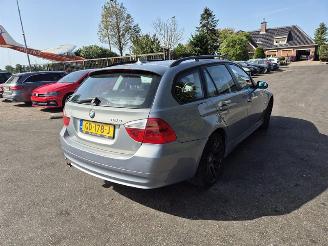 krockskadad bil auto BMW 3-serie 318d Touring 2006/12