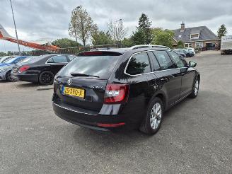 damaged passenger cars Skoda Octavia Combi 1.6 TDi 2019/7