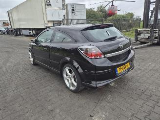 Opel Astra 1.8 GTC picture 2