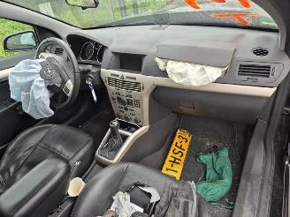 Opel Astra 1.8 GTC picture 5