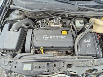 Opel Astra 1.8 GTC picture 9