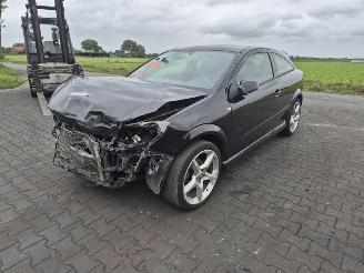 Opel Astra 1.8 GTC picture 3