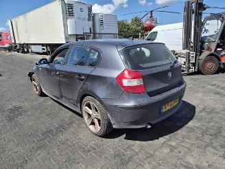 BMW 1-serie 120d picture 2