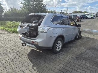 Vaurioauto  passenger cars Mitsubishi Outlander 2.0 PHEV 4x4 2015/1