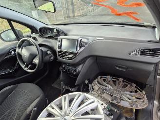 Peugeot 208 1.0 Vti picture 5