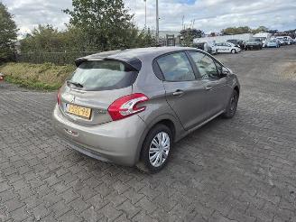 Vrakbiler auto Peugeot 208 1.0 Vti 2013/12