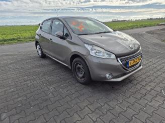 Peugeot 208 1.0 Vti picture 4