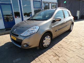 Coche accidentado Renault Clio Estate 1.2-16v Expression 2010/3