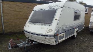 krockskadad bil caravan Beyerland  Vitesse 460 1997/5
