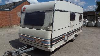 Vaurioauto  caravans Burstner  Holiday 390 1990/6