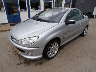 Voiture accidenté Peugeot 206 CC  1.6-16v Quiksilver 2004/7