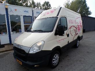 skadebil bedrijf Iveco Daily 35S13V  300H1 2012/1