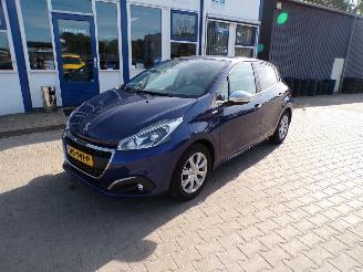 krockskadad bil auto Peugeot 208  2016/1