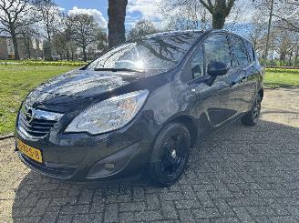 krockskadad bil bromfiets Opel Meriva  2012/1