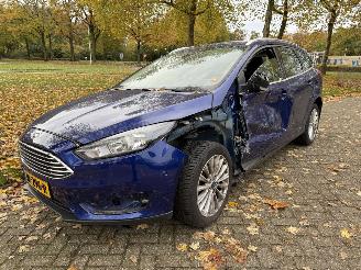 krockskadad bil auto Ford Focus  2016/1