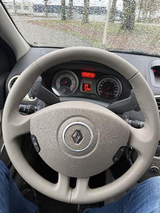 Renault Clio  picture 18