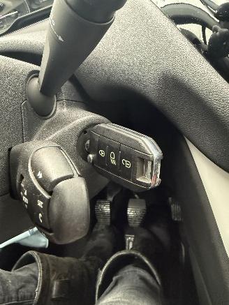 Peugeot 208  picture 21