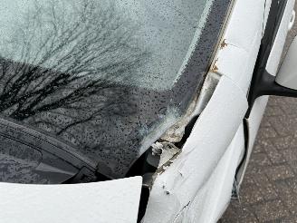 Peugeot 108  picture 10