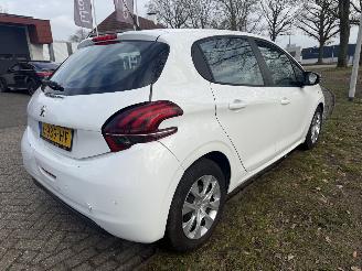 Peugeot 208  picture 5