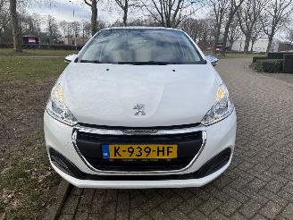 Peugeot 208  picture 8