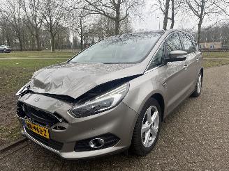 skadebil auto Ford S-Max  2016/1