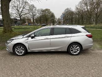 Opel Astra SPORTS TOURER+ picture 2