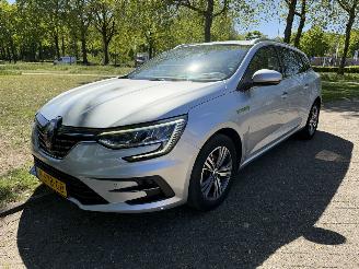 damaged passenger cars Renault Mégane Estate 2022/1