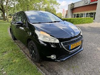 Peugeot 208  picture 7