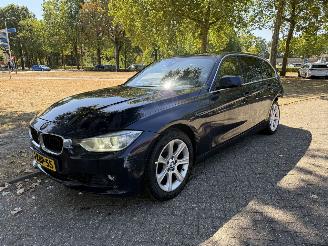 Vaurioauto  passenger cars BMW 3-serie  2013/1