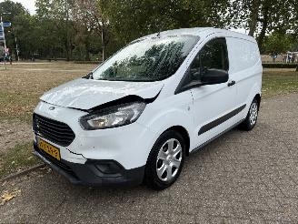 skadebil bedrijf Ford Transit COURIER 2022/1