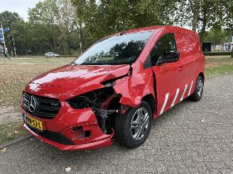 krockskadad bil bedrijf Mercedes Citan  2022/1