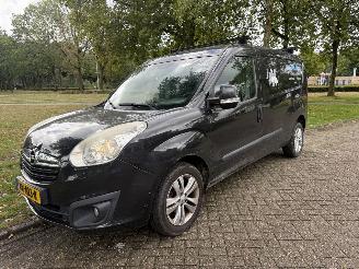 krockskadad bil bedrijf Opel Combo  2016/1