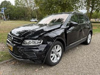 Vaurioauto  passenger cars Volkswagen Tiguan  2019/1