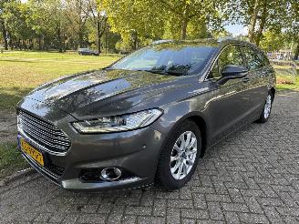 Vaurioauto  passenger cars Ford Mondeo  2016/1