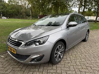 Vaurioauto  passenger cars Peugeot 308  2015/1