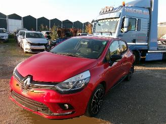 skadebil auto Renault Clio 1.2  Limited 2017/1