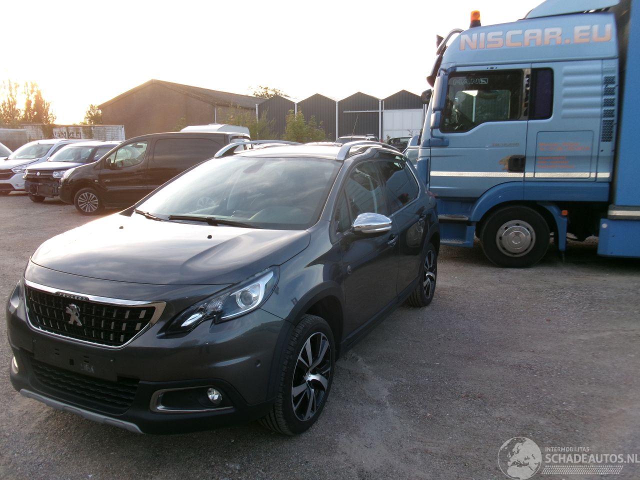 Peugeot 2008 1.2 Crossway