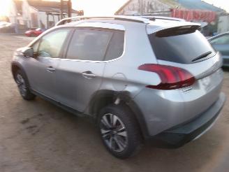 Peugeot 2008 1.2 Allure picture 4