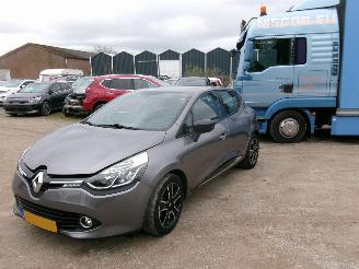 Käytettyjen passenger cars Renault Clio 0.9 Comfort 5 Drs 2014/10