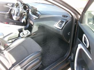 Kia Ceed 1.0 5 DRS HB Lounge picture 18
