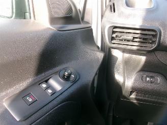 Peugeot Partner 1.5 D Pro Bestelwagen picture 23