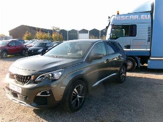 Schadeauto Peugeot 3008 1.2 Allure 2018/4