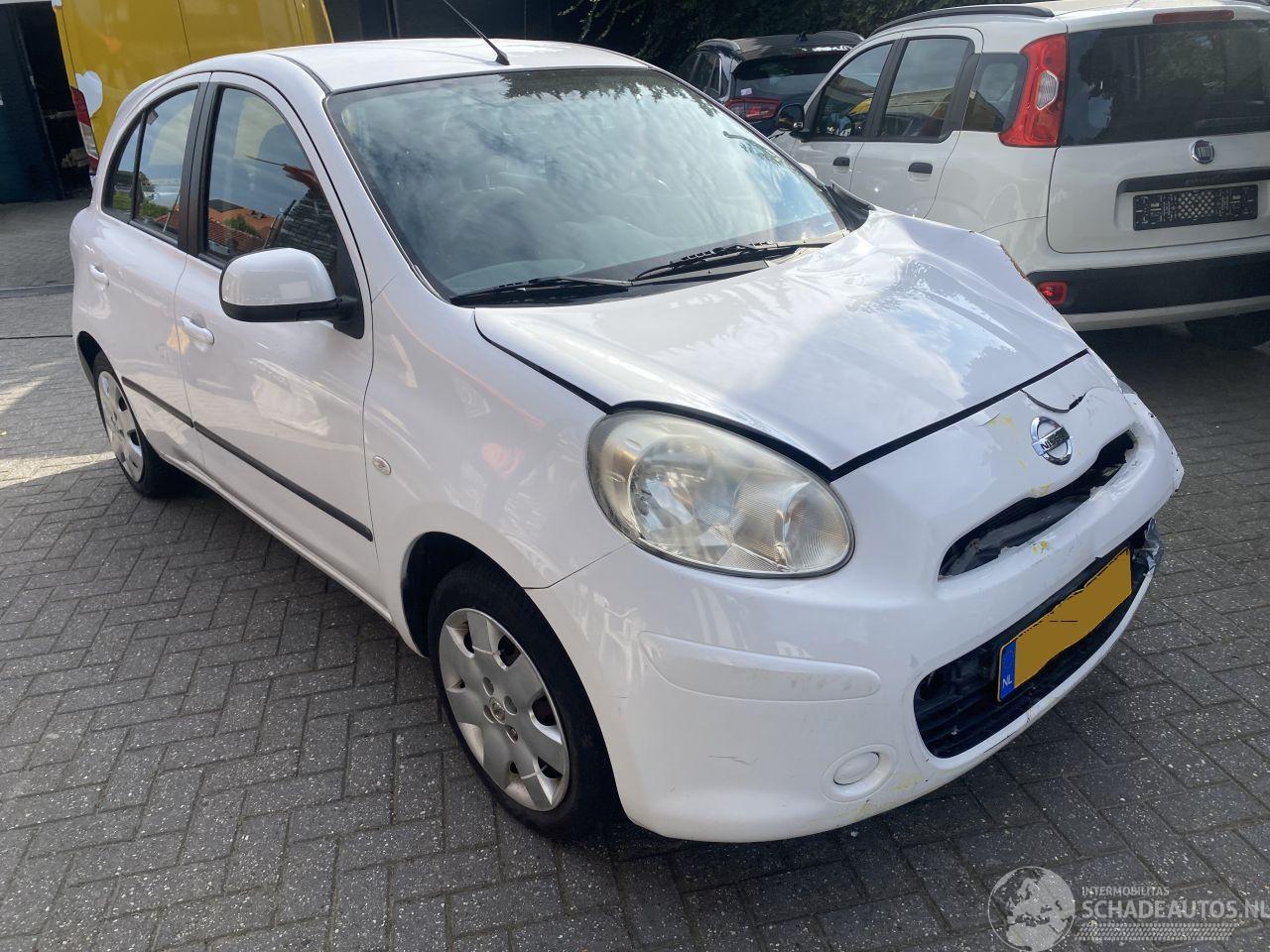Nissan Micra Auto is Gereserveerd Automaat 1.2 72KW Dig-S Acenta Motor loopt.