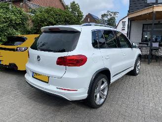 damaged passenger cars Volkswagen Tiguan 4Motion 1.4 TSi Sport&Style R-line Edition.pano/leer 2014/2
